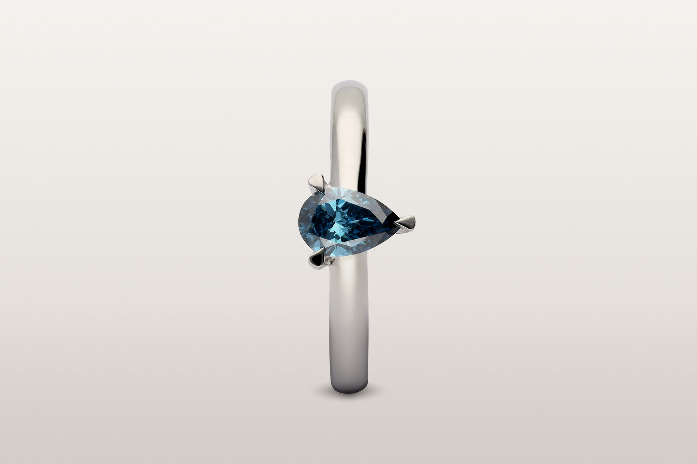 Ring Solitaire Blue Pear