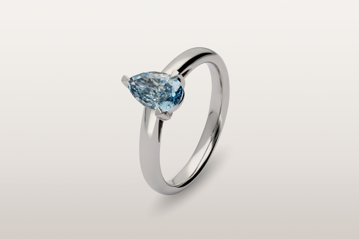 Ring Solitaire Blue Pear