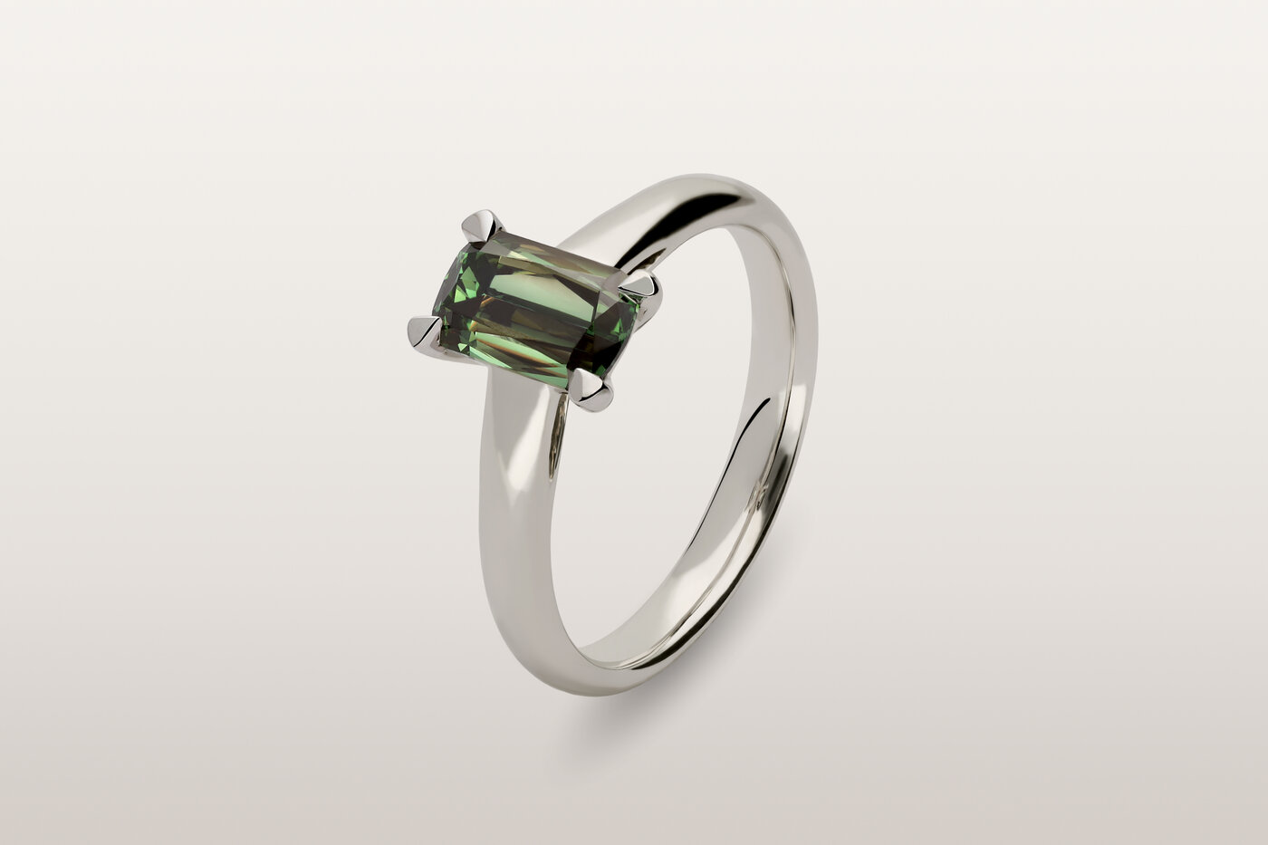 Anillo Solitaire Green Cushion Anillo Solitaire Green Cushion