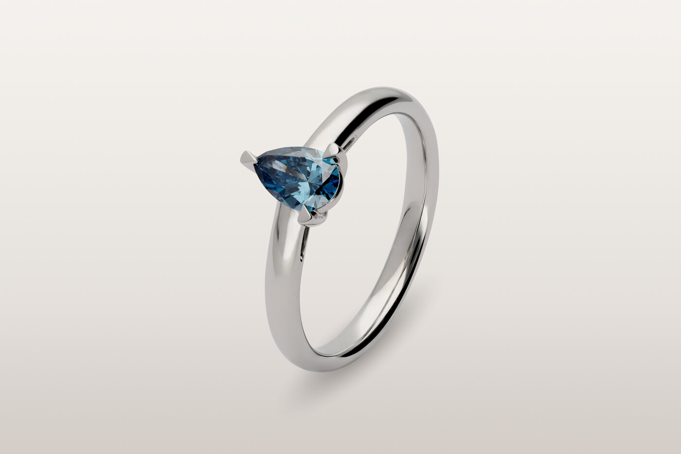 Ring Solitaire Blue Pear