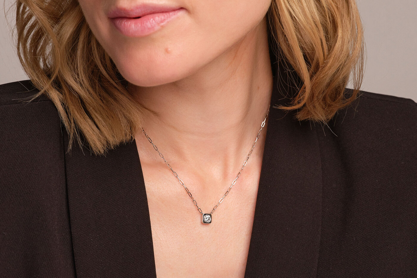 Necklace Motion