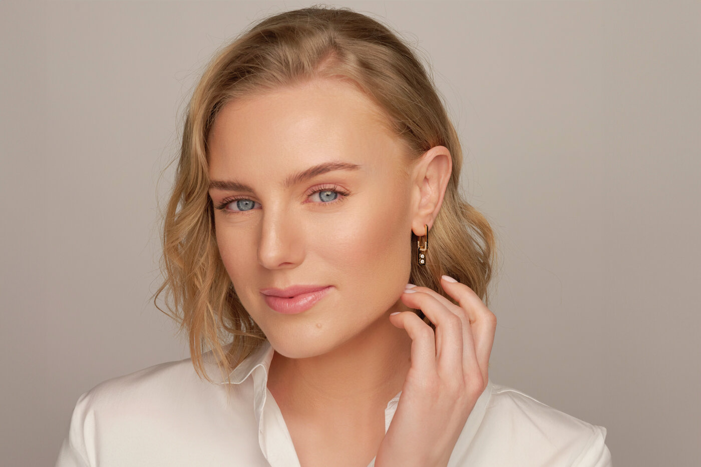Earrings Motion